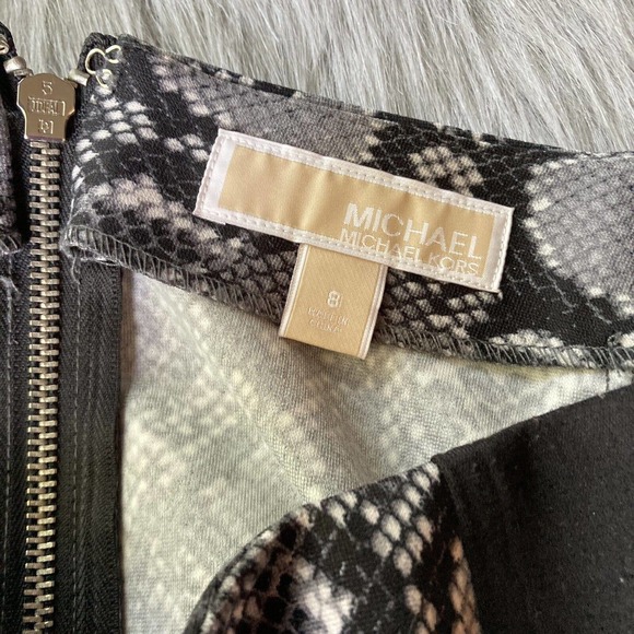 Michael Kors Womens Sz 8 Black Snake Skin Print Pencil Skirt Back Zip Stretch - Picture 4 of 9